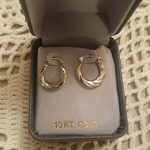10 KT Gold two tone earrings. Never been worn.